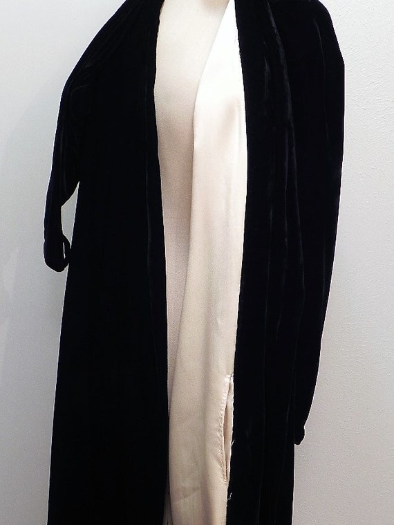 1940's velvet opera coat - image 5