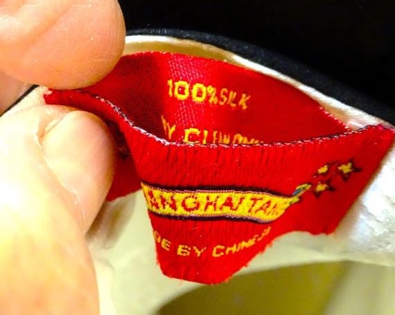 Shanghai Tang Silk Scarf - image 7