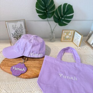 Gorra juvenil morada: gorra con logo bordado inspirado en un fan, con velcro ajustable, ideal para los amantes del K-pop. imagen 15