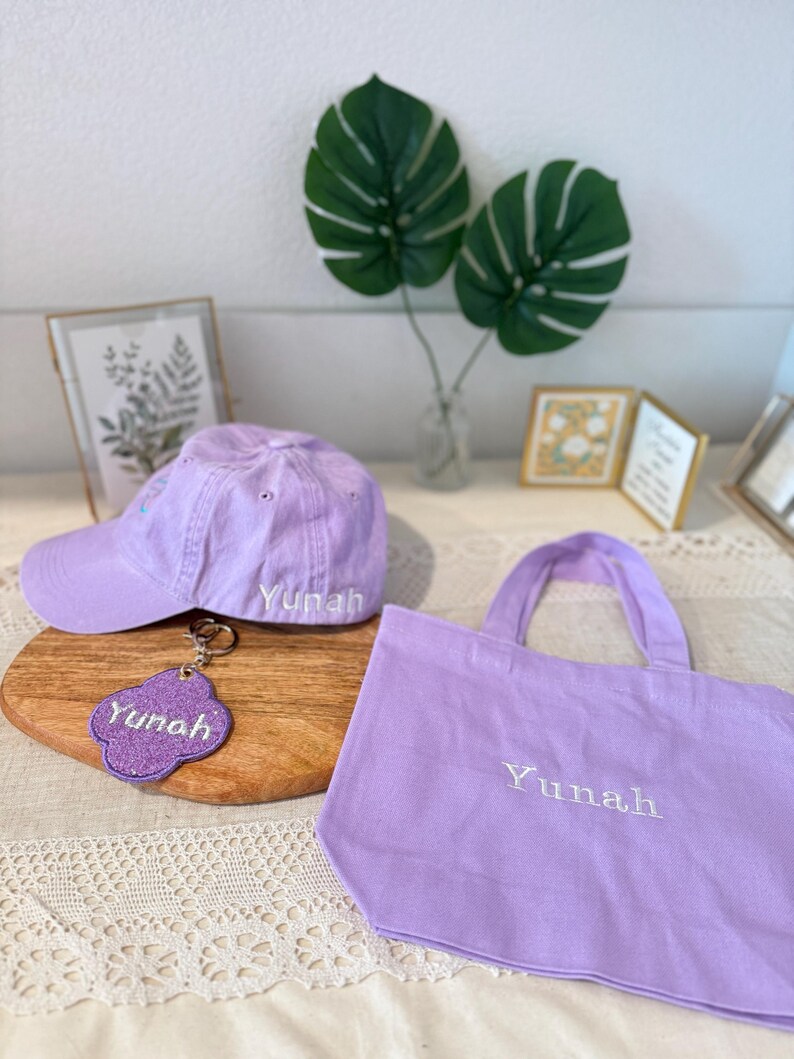 Gorra juvenil morada: gorra con logo bordado inspirado en un fan, con velcro ajustable, ideal para los amantes del K-pop. imagen 15