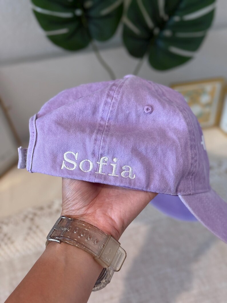 Gorra juvenil morada: gorra con logo bordado inspirado en un fan, con velcro ajustable, ideal para los amantes del K-pop. imagen 11