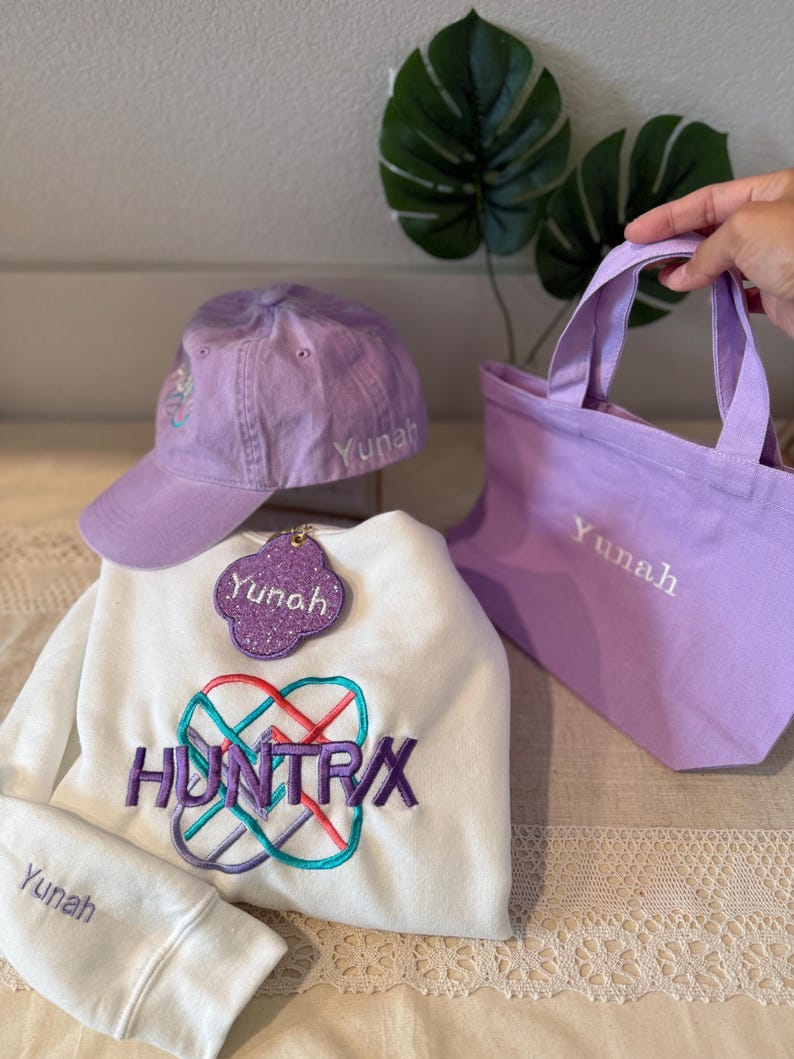Gorra juvenil morada: gorra con logo bordado inspirado en un fan, con velcro ajustable, ideal para los amantes del K-pop. imagen 13