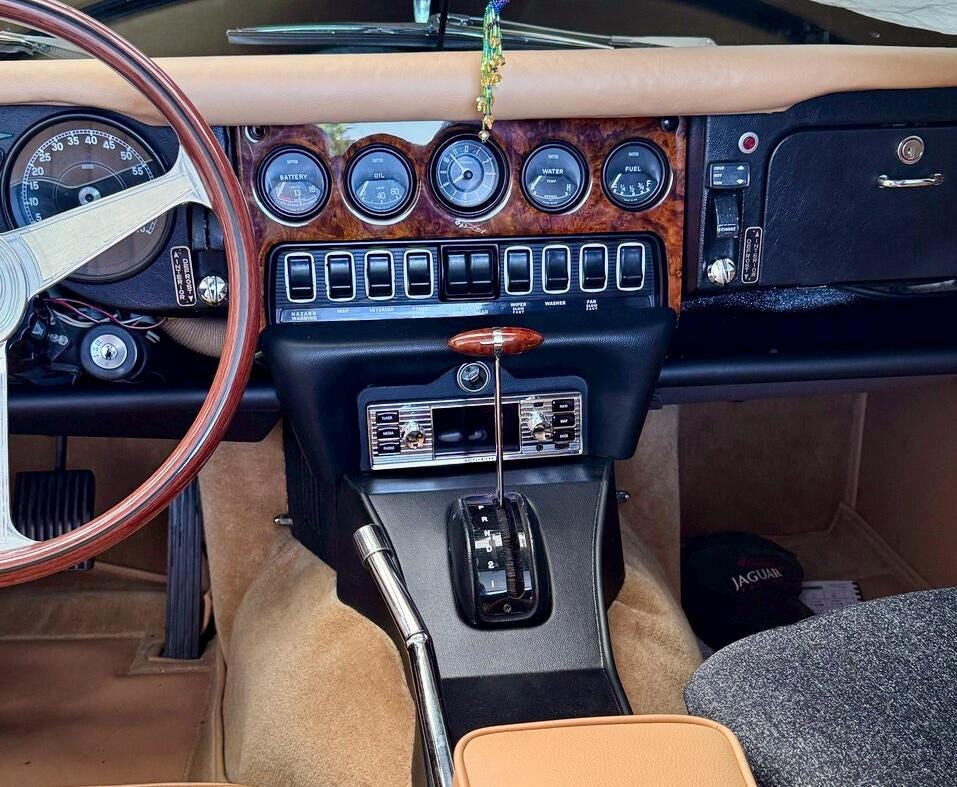 ジャガー xe 木目パネル　jaguar Jaguar E-type Walnut Burl Dashboard Instrument Panel 1968-1974