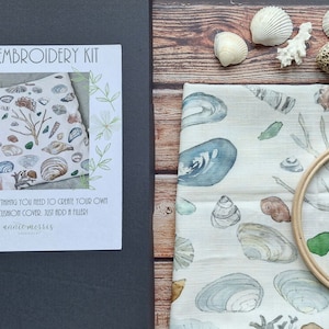 Kit per ricamo a mano con federa per cuscino a forma di conchiglie, disegno per ricamo a telaio, motivo floreale per ricamo, crea la tua federa per cuscino
