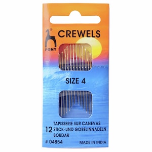 Peut inclure: Un paquet d'aiguilles Pony Crewels, taille 4, pour tapisserie et broderie. L'emballage présente un coucher de soleil avec de l'eau bleue et un soleil jaune. Le paquet contient 12 aiguilles et est fabriqué en Inde.
