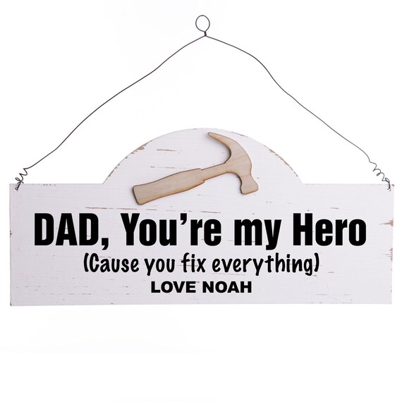 Targa in metallo da appendere con scritta I Have A Hero I Call Him Dad (lingua italiana non garantita