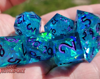 Juego de dados de borde afilado azul: dados de resina para D&D y juegos de rol