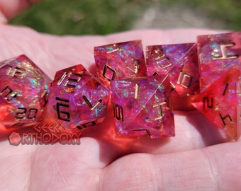 Juego de dados prismáticos rosas: dados de resina poliédrica con bordes afilados