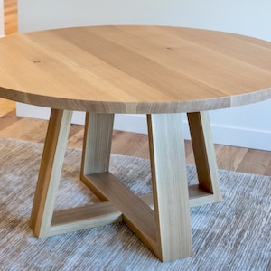 PUNTA PERFECTA White Oak Round Dining Table