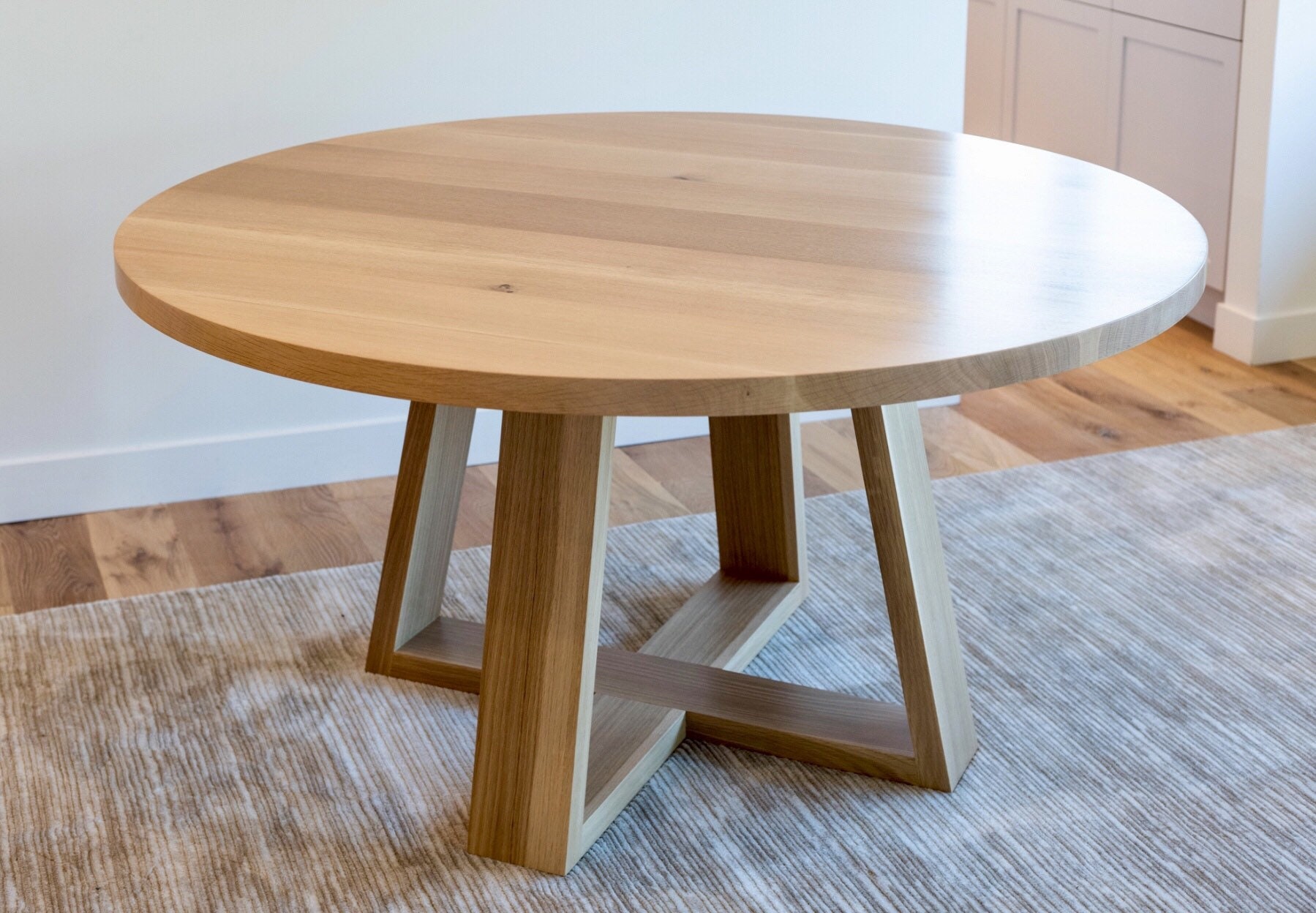 PUNTA PERFECTA White Oak Round Dining