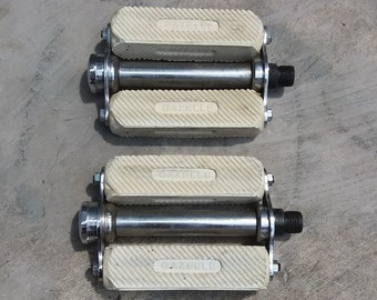 1 Pair Pedal 9/16 thread GAZELLE white pedal 3.5&quot; long rubber block for GAZELLE vintage bicycle (Free shipping)