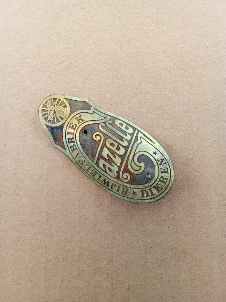 バイエル (Bayer）社のノベルティグッズ　昭和　レトロ　ビンテージ GAZELLE Old Series Brass Emblem Head Badge Accessory for Gazelle
