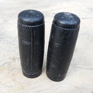 1 Pair tricycle mini bicycle handlebar grips 3&quot; length black color KWS 9155 for vintage bicycle NOS