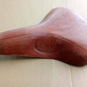 Coprisella Timbro B73 in pelle fatta a mano colore marrone per bicicletta d&#39;epoca