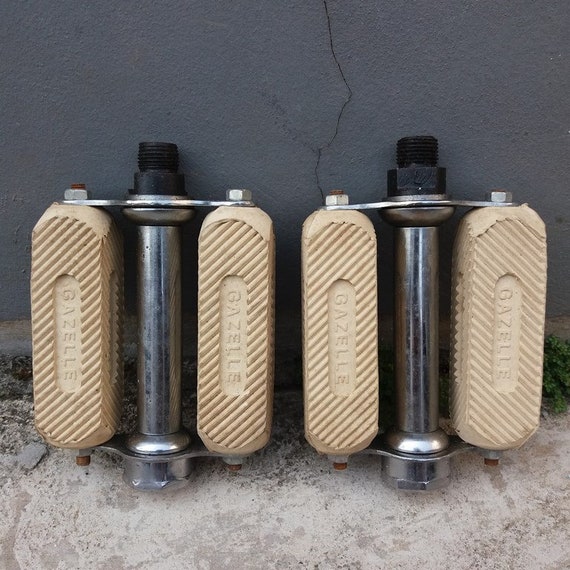 white bike pedals