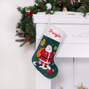 Medias navideñas personalizadas de terciopelo de lujo, bordadas, con apliques navideños y nombre para decoración familiar. #2 Santa