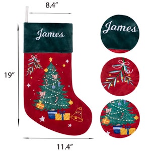 Medias navideñas personalizadas de terciopelo de lujo, bordadas, con apliques navideños y nombre para decoración familiar. imagen 4