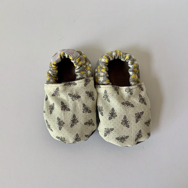 Cloth Baby Shoes/Booties | Bees