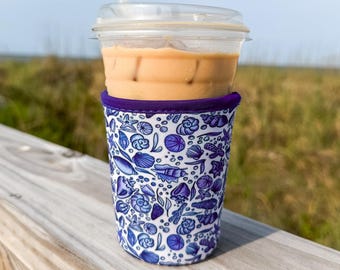 Coastal Seashell Coffee Sleeve | Reusable Iced Coffee Cup Sleeve | Beach Lover Gift | Ocean-Themed Drink Sleeve | Summer Coffee Accessory