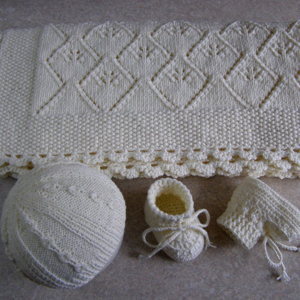 Ensemble bonnet et chaussons blanc cassé pour bébé (0-3 mois) en pure laine mérinos, cadeau tricoté et crocheté à la main pour nouveau-né neutre en matière de genre