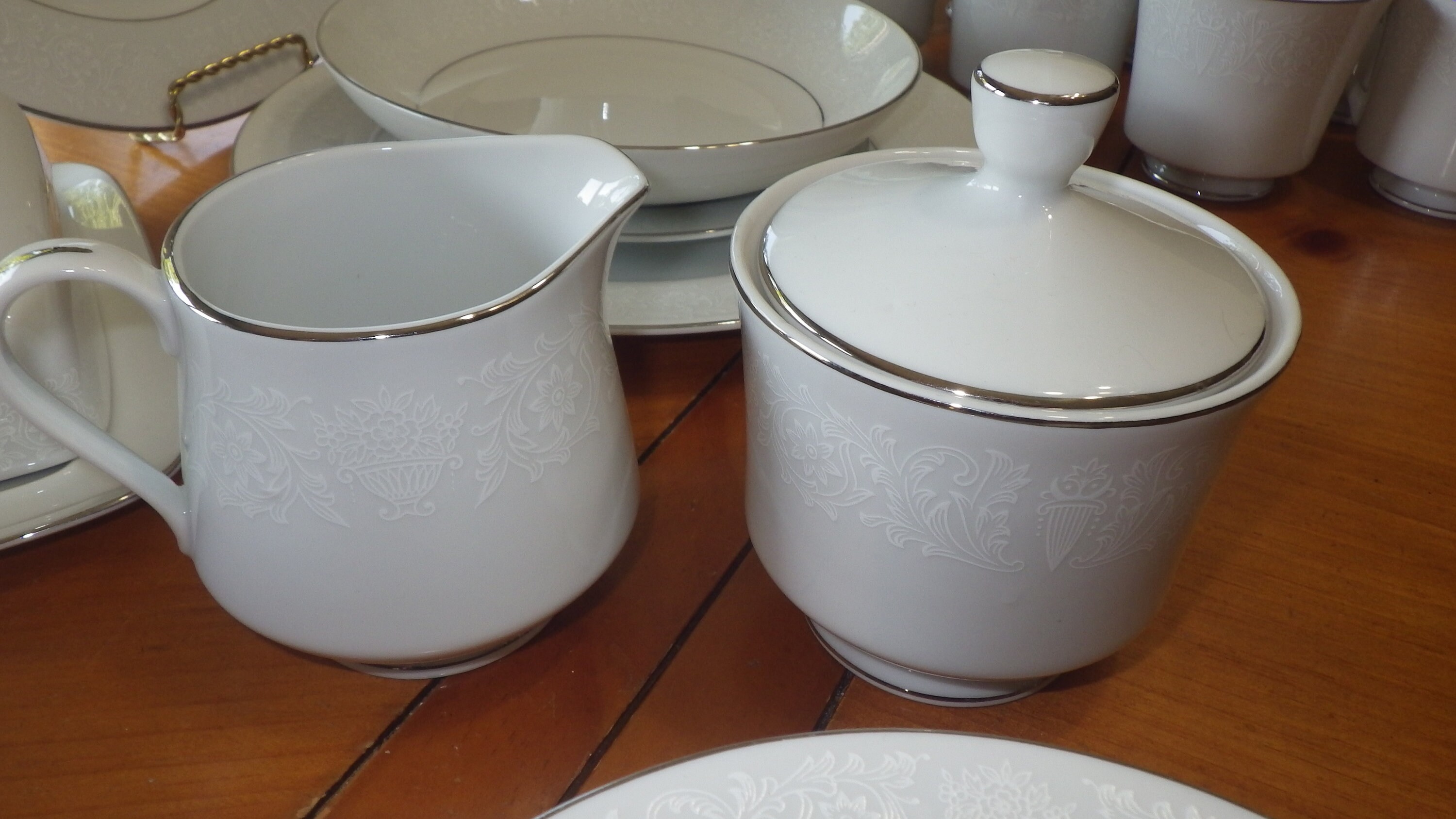 [Letter3 5] Crown Victoria Lovelace Fine China - bdrcmha