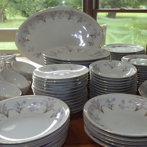 Grote Partij Fine China Lucille door Meito China omrand goud Hostess stuks 84 stuks jaren 1960