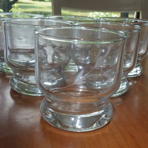etched juice glasses clear glass leaf design contoured bottom 6 6 ounce glasses
