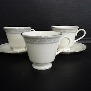 Vintage Lenox China Cups and saucers Charleston 3 cups 2 saucers Excellent Condi