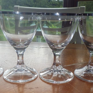 Bicchieri cordiali, steli per aperitivo, ciotola trasparente, finiture in platino, 4 steli da 3 oz con piede a stella