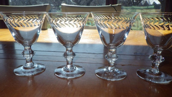Vintage Laurel Leaf Cordial Liqueur Glasses Small Wine Glasses