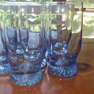 Blue Juice Glasses Coolers Drinking Glasses twisted foot bottom 6 6 oz EUC
