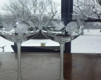 Hummingbird Champagne Glasses Tall Sherbets by AVON 2 NWOT 24% lead crystal