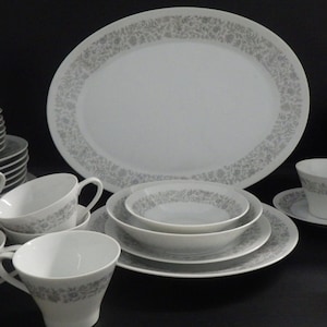 Zestaw obiadowy z porcelany vintage Mayfair 6195 firmy MIKASA s/8 szt. hostessy VGUC 55 szt.