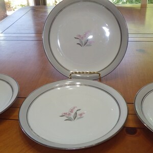 Noritake Salatteller Lilybell 5 18 cm Dessertteller / Salatteller in Platinum