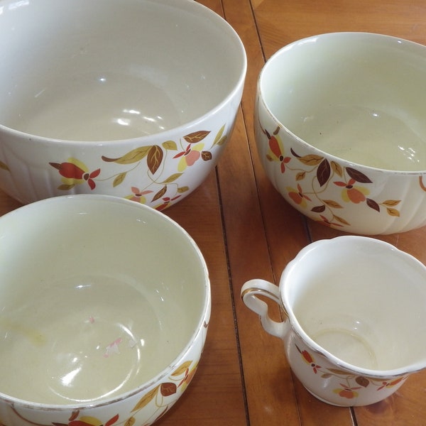 Halls Superior Quality Kitchenware 3 Nesting Bowl Set Creamer Autumn Leaf 1940s