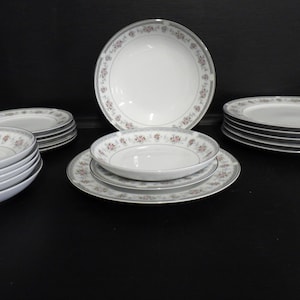 Vintage Porcelain China Dinnerware Set Rhoda Wellin Japan s/6 EUC blue floral