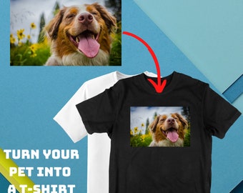 Może przedstawiać: Czarny T-shirt z nadrukiem białego psa z przodu. Pies uśmiecha się z wystawionym językiem. Tekst "TURN YOUR PET INTO A T-SHIRT" znajduje się po lewej stronie obrazu.