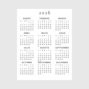 以下が含まれることがあります： 2026年の白黒カレンダー。各月は週と日付で表示されます。月はスペイン語です。