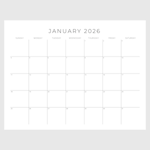 Könnte beinhalten: Eine minimalistische weiße Kalenderseite für Januar 2026. Das Kalendarium hat ein schlichtes Design mit den Wochentagen oben und nummerierten Daten. Monat und Jahr werden in einer klaren, serifenlosen Schriftart angezeigt.
