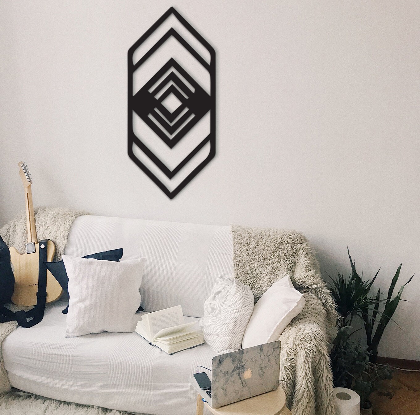 トライバルな幾何学模様の木製壁装飾：ネイティブアメリカンのシンボル