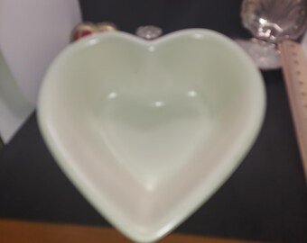 Vintage Pfaltzgraff Heirloom Heart Dish Bowl 8” White Ivory Stoneware USA Made Collectible Retired