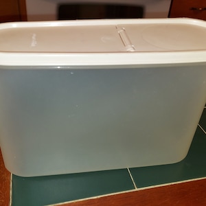 Vintage Tupperware Modular Mates Oval #3 Container Ivory Lid 2402A-2