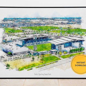 Puede incluir: Una ilustración de acuarela del Dick's Sporting Goods Park, un estadio de fútbol en Commerce City, Colorado. El estadio está rodeado de hierba verde y árboles, y hay edificios en el fondo.