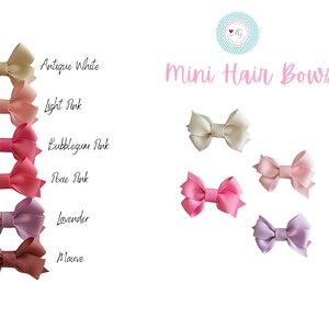 Może przedstawiać: Mini kokardki do włos&oacute;w w r&oacute;żnych kolorach, w tym antyczny biały, jasnor&oacute;żowy, r&oacute;żowy bubblegum, r&oacute;żowy pixie, lawendowy i liliowy. Kokardki są ułożone pionowo, a kolory stopniowo ciemnieją od g&oacute;ry do dołu.