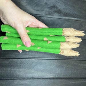 1 Felt Asparagus Play Food Set - Felt Vegetables - Fun Play Food for Children - for Kids Pretend Play Food