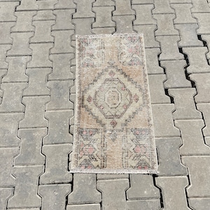Tapis délavé, petit tapis, tapis turc, 1,4 x 2,8 pi, tapis vintage, tapis oriental, tapis Oushak, tapis en laine, tapis en laine de décoration d&#39;intérieur, paillasson ancien,