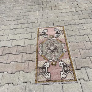 Small rug,Turkish rug,Oushak rug,Vintage rug,Handmade rug,Anatolian rug,Door mat rug,Bath mat rug,Turkish small rug,Vintage small rug,Wool,