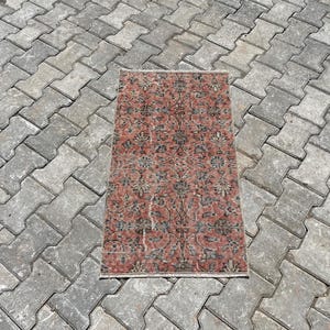 Small runner rug, Turkish door mat rug, Vintage bath mat rug, Anatolian rug, Faded runner rug, Floral rug, 1.7 x 3.2 ft, Bohemian wool rug,