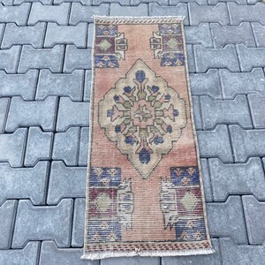 Petit tapis anatolien,Petit tapis vintage,Petit tapis turc,Petit tapis Oushak,Petit tapis Oushak effet vieilli,Petit tapis de porte,Tapis fait main.