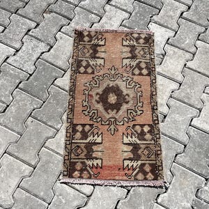 Faded rug, Pastel rug, Turkish rug, Oushak rug, Vintage rug, Handmade rug, Bohemian rug, Door mat rug, Bath mat rug, 1.5 x 2.6 Ft, Wool rug